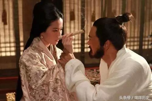 三国演义离间计的故事30字,三国演义小妾出轨