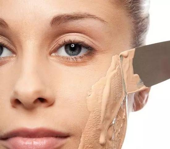 这个月用过的口红有点发霉,一年左右的口红发霉