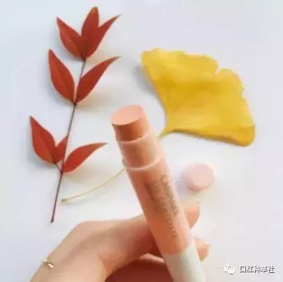 唇色深厚唇适合什么色的口红,唇色深素颜口红不沾杯推荐