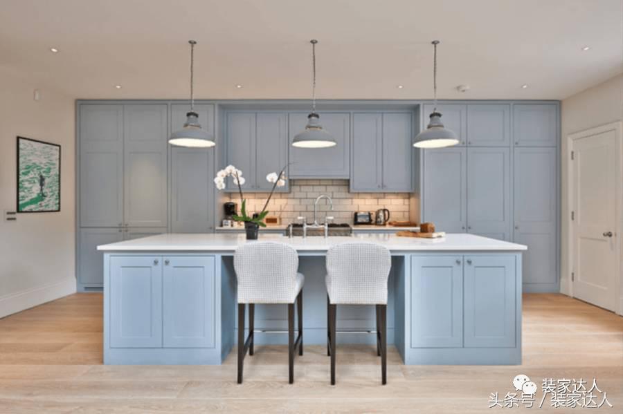 橱柜蓝色搭配什么颜色的吊柜,厨房的橱柜颜色天蓝色好看吗