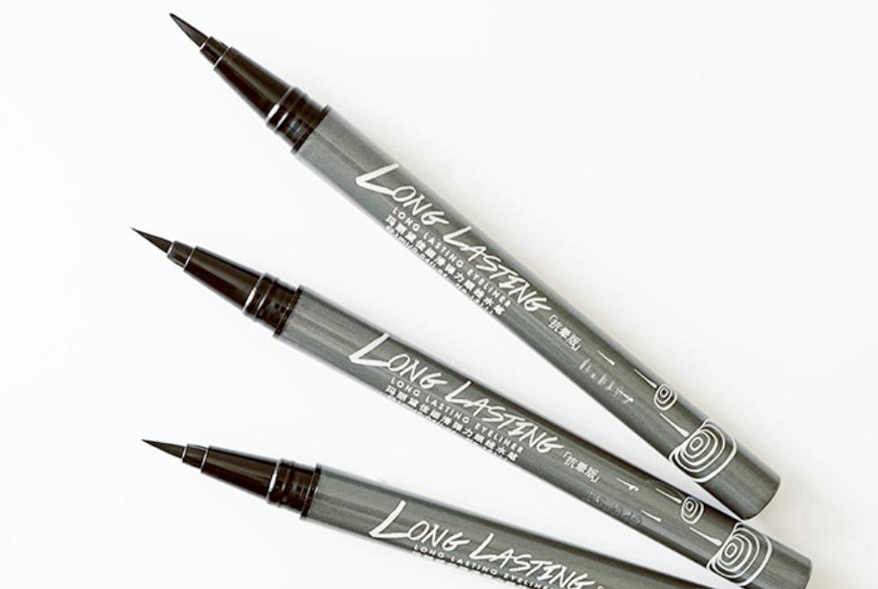 天气一热脸就油得很严重,天气热擦什么才不会脱妆