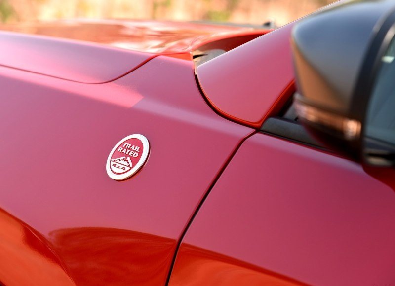 指南者2.4四驱豪华版,吉普指南者2.4四驱高性能版