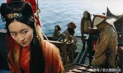 此女曾号令群雄，叱咤风云，名动朝野，退隐后相夫教子，不为人知