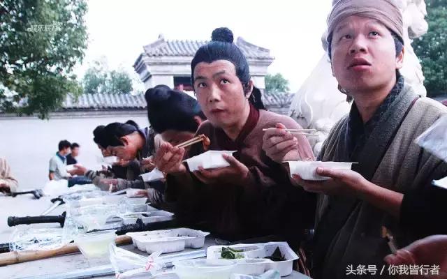 千千万万的人付出努力,无数人都是为了生存而去努力赚钱