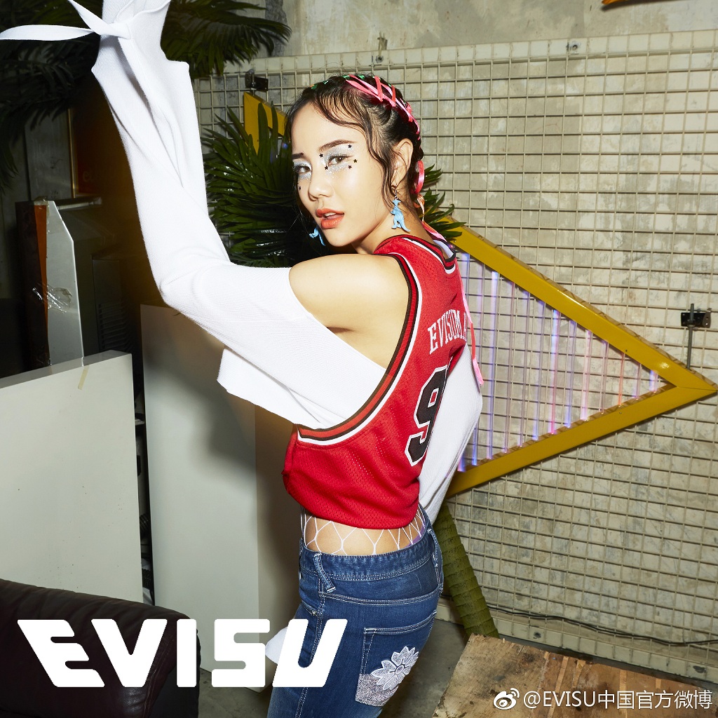 什么样的牛仔裤好看又百搭,百搭时尚超好版型牛仔裤