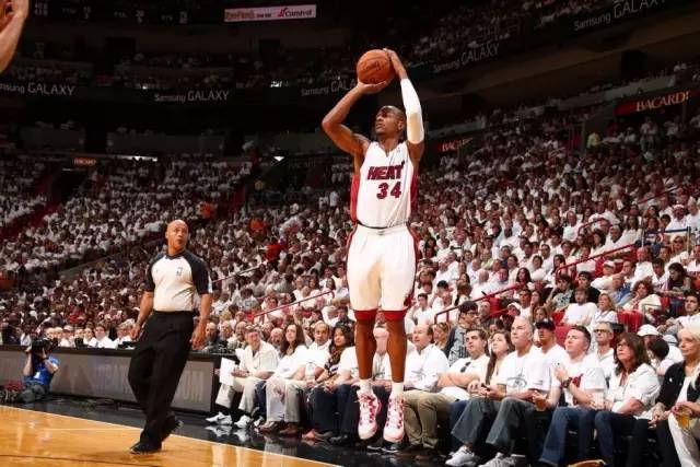 缺乏专业篮球教练,如何练习投篮让投篮变得更精准