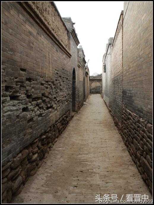 行走在乡野的路上,行走在山野乡间