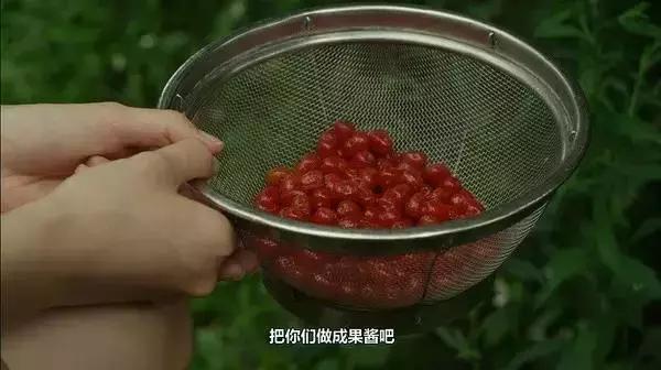 把阳光和时光都锁进玻璃瓶子里，让他在酷夏抚慰你燥热的心