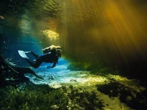 你会选择在南宁和300万人“假装生活”还是和我一起出逃到海岛呢!