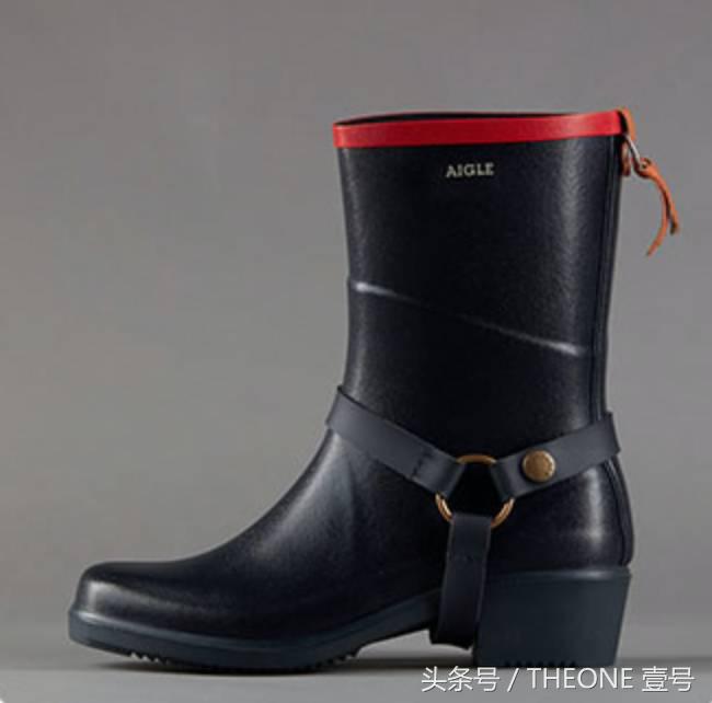 我掐指一算，你该买双雨鞋了