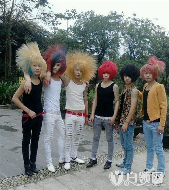 葬爱家族欠一块水泥地,广西葬爱家族水泥地斗舞完整视频