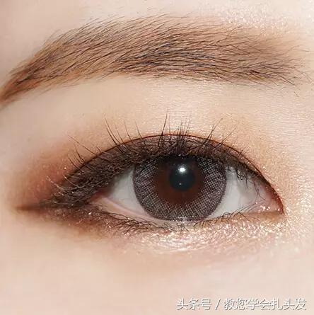 好看的发型扎法女童10-12岁鱼尾辫,从头顶上就开始编鱼尾辫怎么编