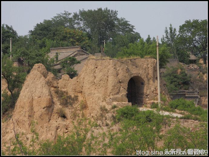 行走在乡野的路上,行走在山野乡间