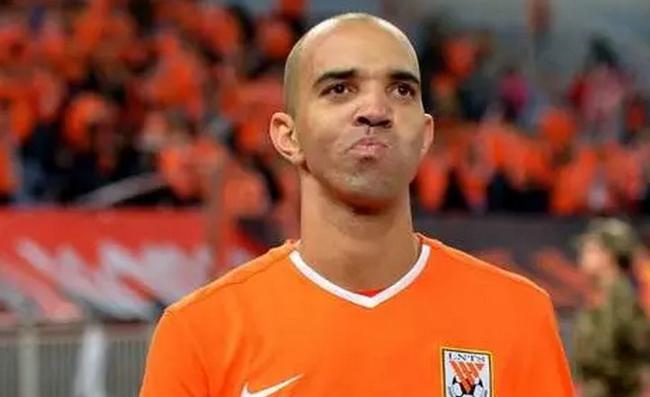 喜子原创|中超七剑下天山!亚足联写“武侠”,帕托化身天瀑剑!