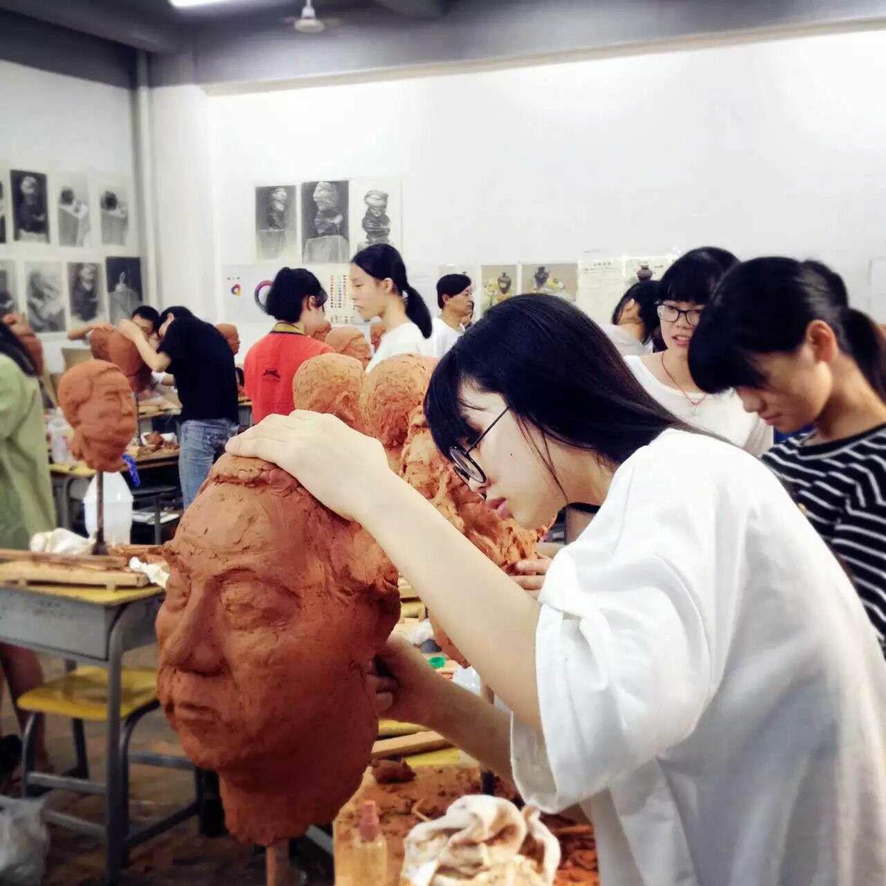 鍧氬畧鏁欒偛鍒濆績鎷呭綋鏁欒偛浣垮懡,鍧氬畧鑲蹭汉鍒濆績璺佃鏁欒偛浣垮懡