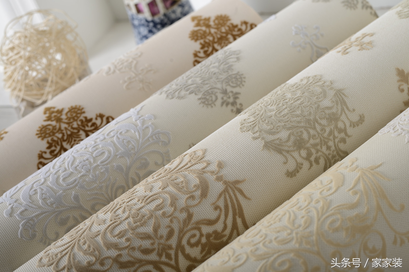 家里壁纸上面可以再贴一层吗,家里壁纸怎么贴可以贴齐