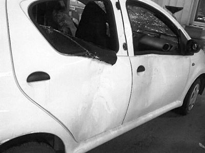 车门凹陷修复整个车门喷漆吗,开车门把别人车门碰凹陷怎么办