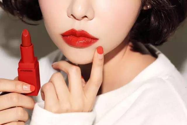 深色口红不好看,浅色口红涂了显黑显老怎么办