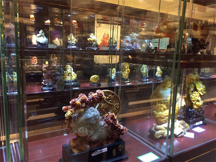 七彩云南有多美,七彩云南的翡翠是不是价格很高