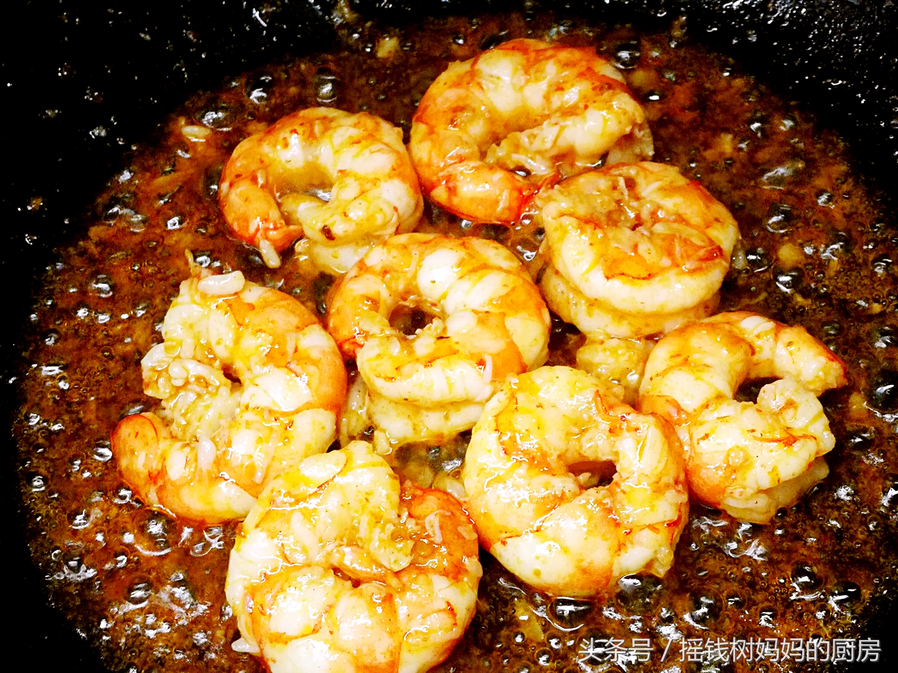 周末在家吃点好的很有必要,咖喱虾加烤肉和秋刀鱼吃的不要太满足哦