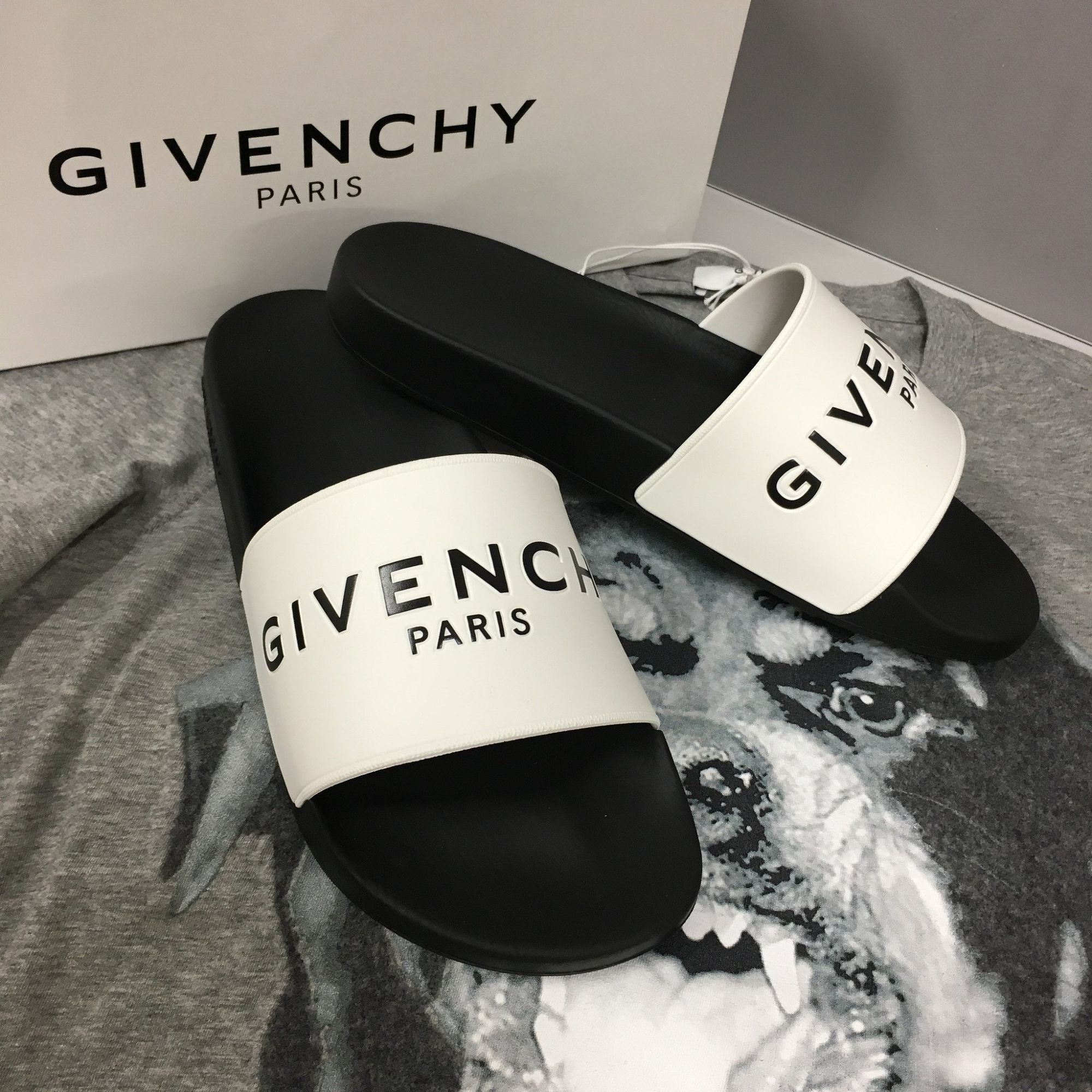 欧美风凉拖穿搭,凉拖怎么穿最时尚