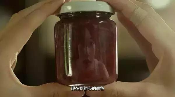 把阳光和时光都锁进玻璃瓶子里，让他在酷夏抚慰你燥热的心