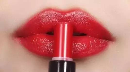 这个月用过的口红有点发霉,一年左右的口红发霉