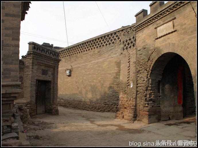行走在乡野的路上,行走在山野乡间