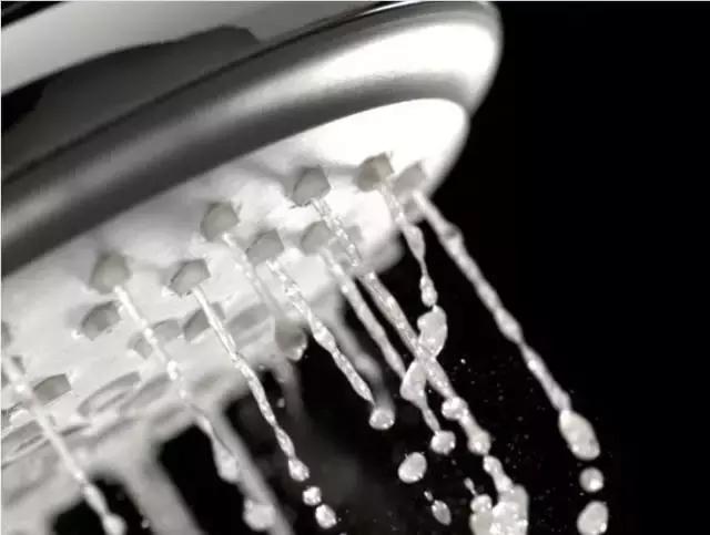 花洒出水量小怎么解决,电热水器花洒出水量少怎么办