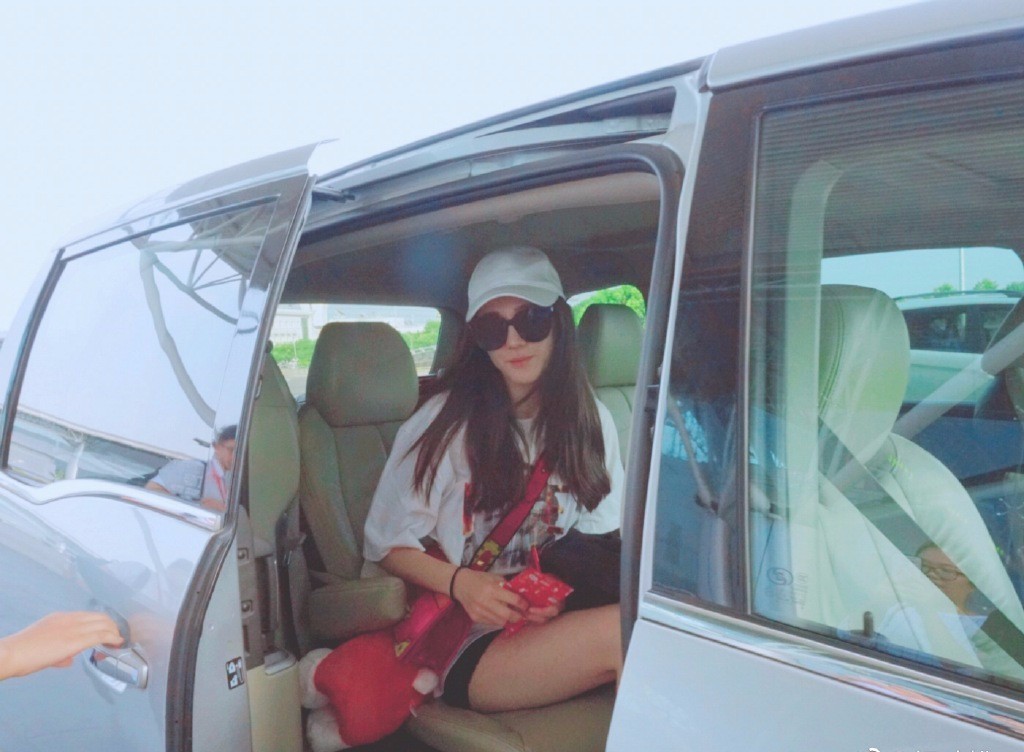 赵薇黄晓明周冬雨中餐厅,赵薇周冬雨高清大图