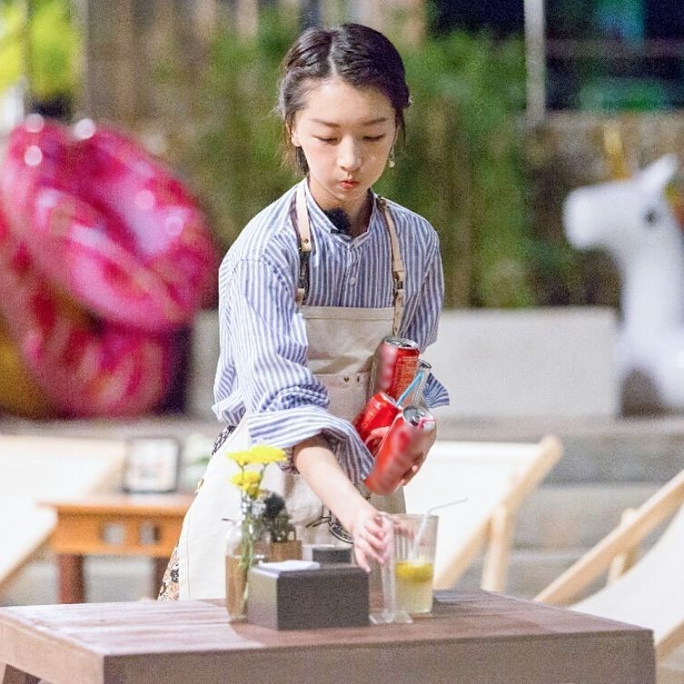 赵薇黄晓明周冬雨中餐厅,赵薇周冬雨高清大图