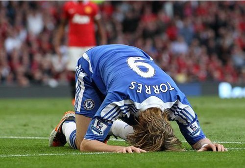 GIF-他空门竟然踢成这样？托妞看了会沉默，罗比看了会流泪！