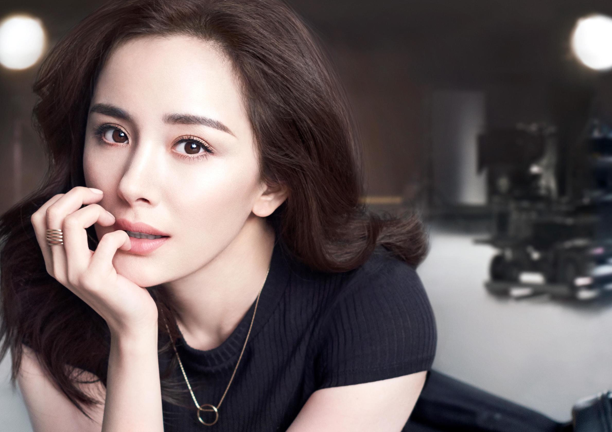 杨幂带货女王是怎么样的,爆款女王杨幂又美出新高度