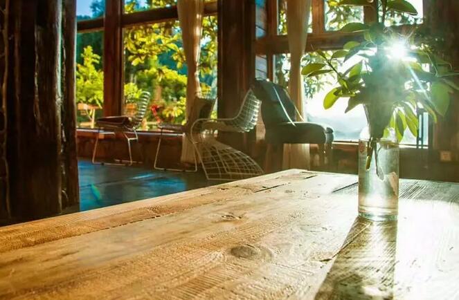 一对夫妻，在《阿凡达》的取景地，改造老宅，收获了完美的人生