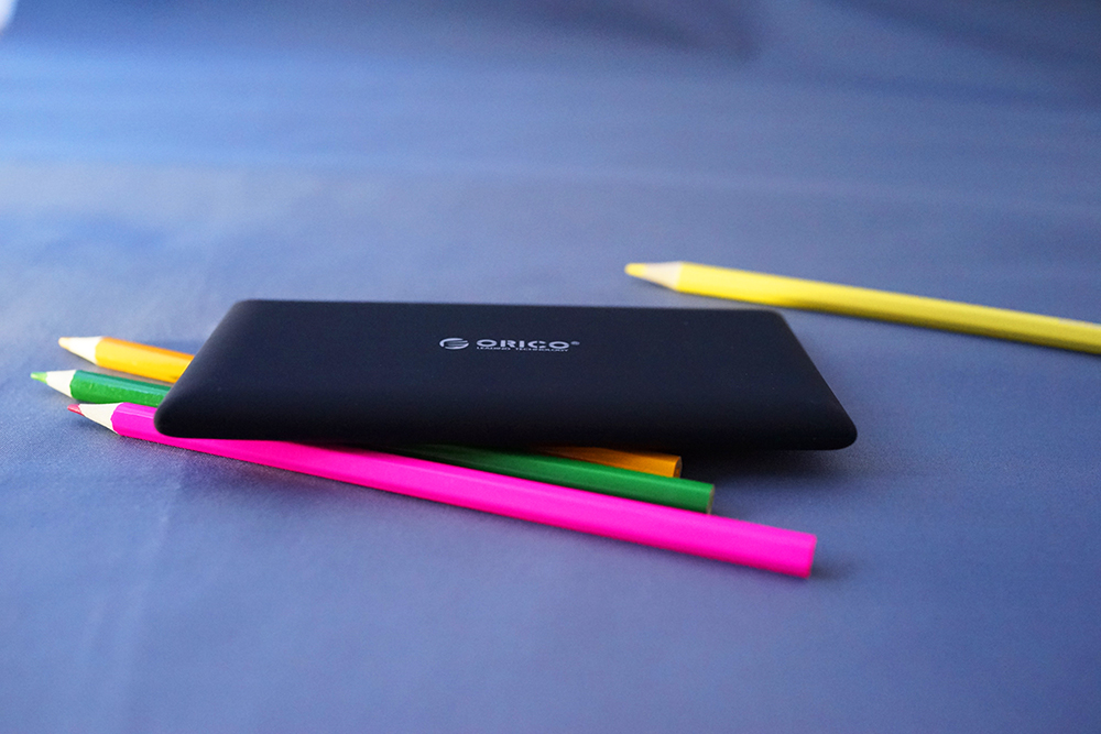 orico10000充电宝评测,轻磁5000毫安超薄磁吸无线充电宝