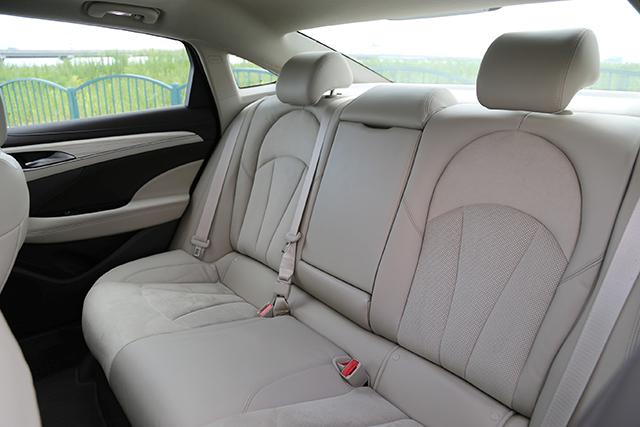 别克君越混动油耗怎么样,别克君越豪华舒适版