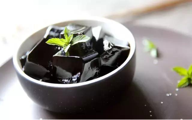 夏日里，贪念那碗黑白凉食