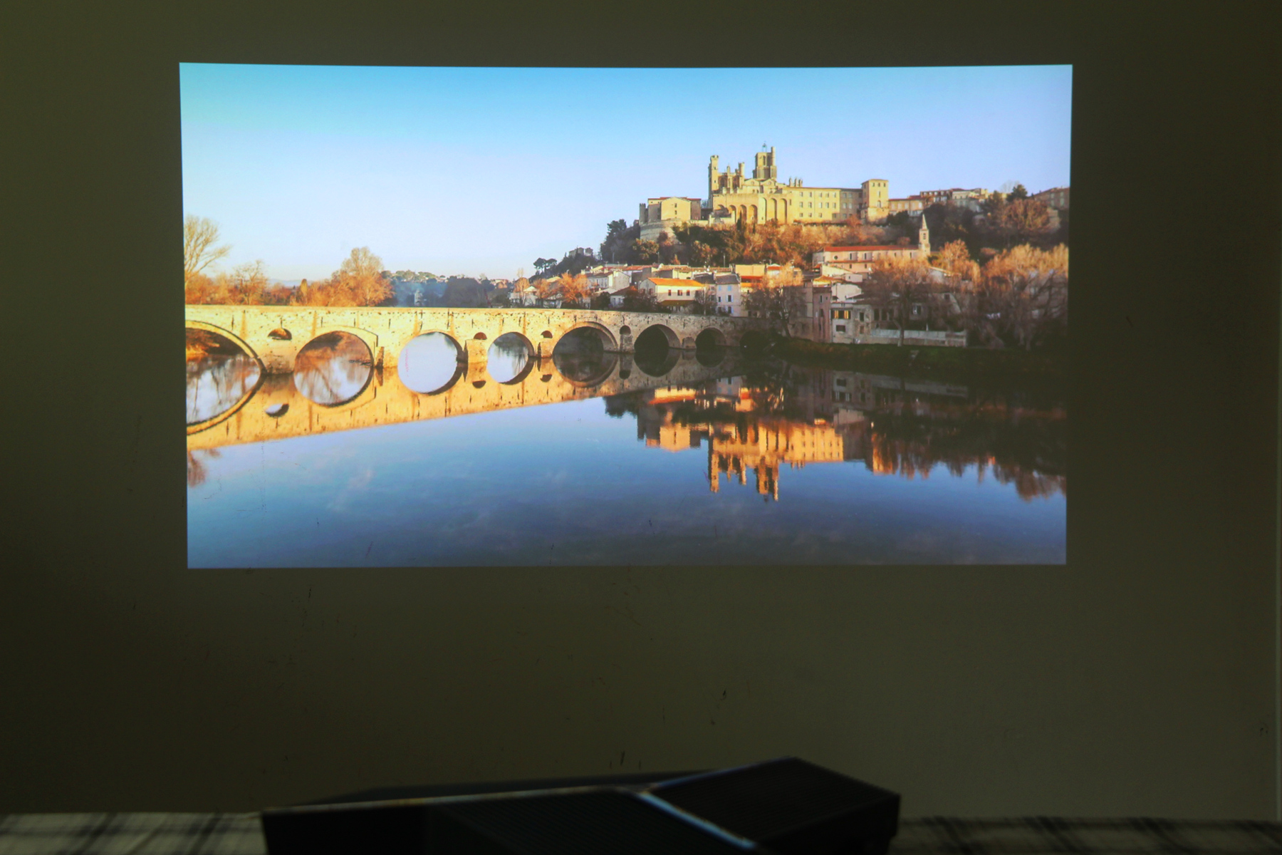 商务投影仪高效办公功能,商务便携式投影仪