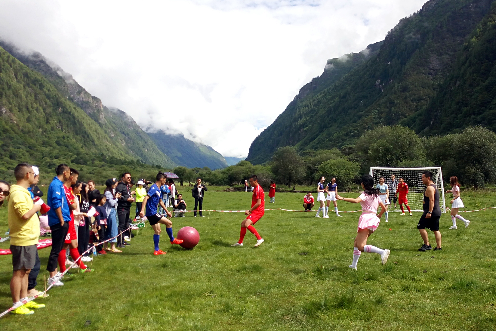 趣味足球比赛有哪些,趣味足球川渝对抗