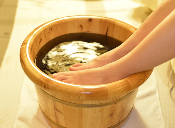 三伏天每晚用艾叶泡脚,每晚用艾叶泡脚2年的变化