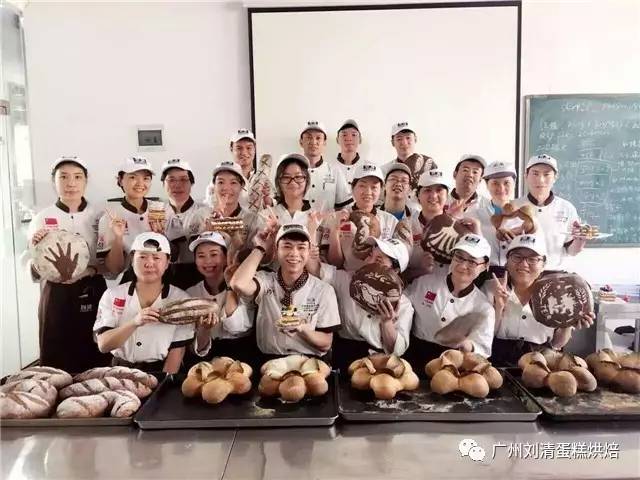 开烘焙店如何年入百万,烘焙店做什么最赚钱