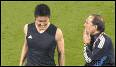 足球搞笑的gif,足球场上永不放弃的名场面gif