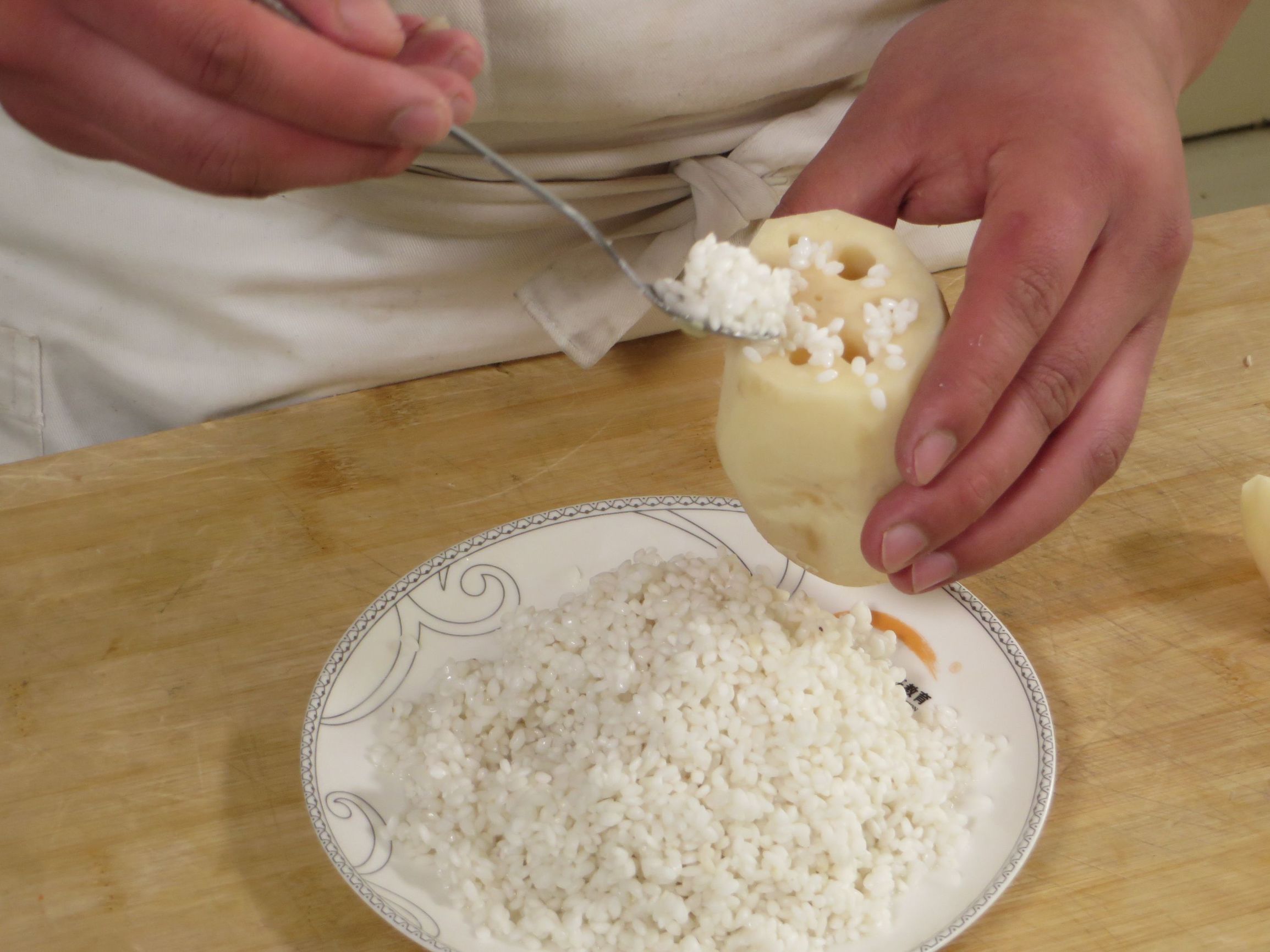 正宗糯米桂花藕的做法,桂花糯米藕做法过程