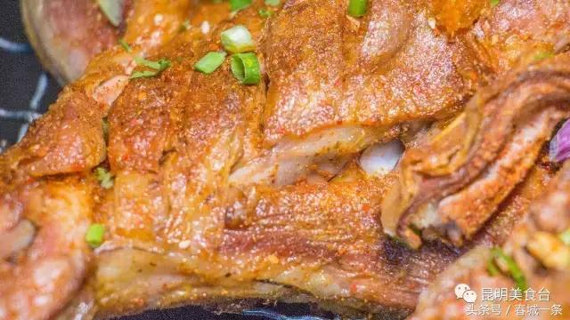 隐藏在昆明村庄里的3家烤羊店，老司机用3个月才找到的