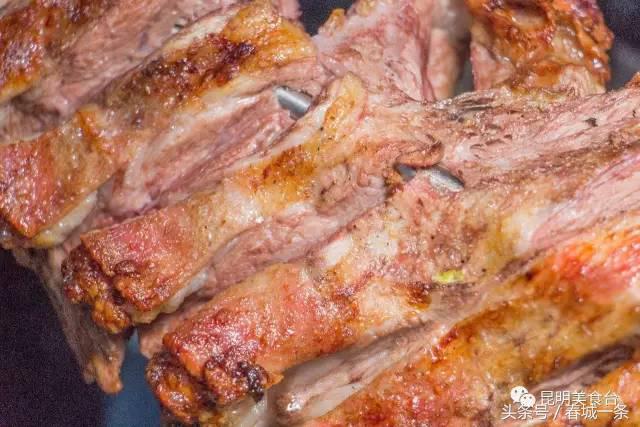 隐藏在昆明村庄里的3家烤羊店，老司机用3个月才找到的