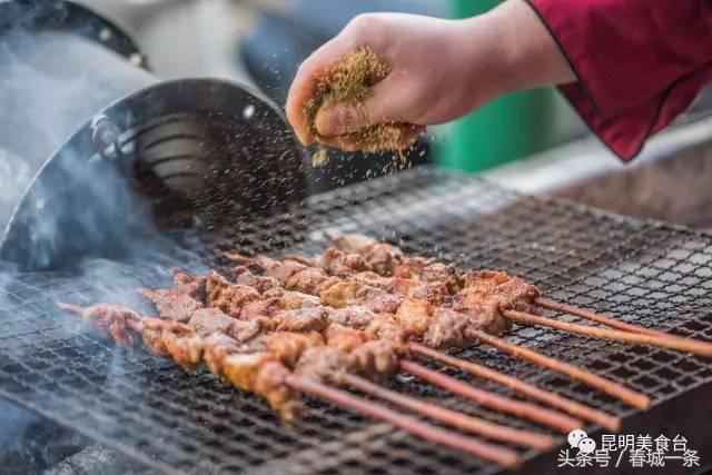 隐藏在昆明村庄里的3家烤羊店，老司机用3个月才找到的