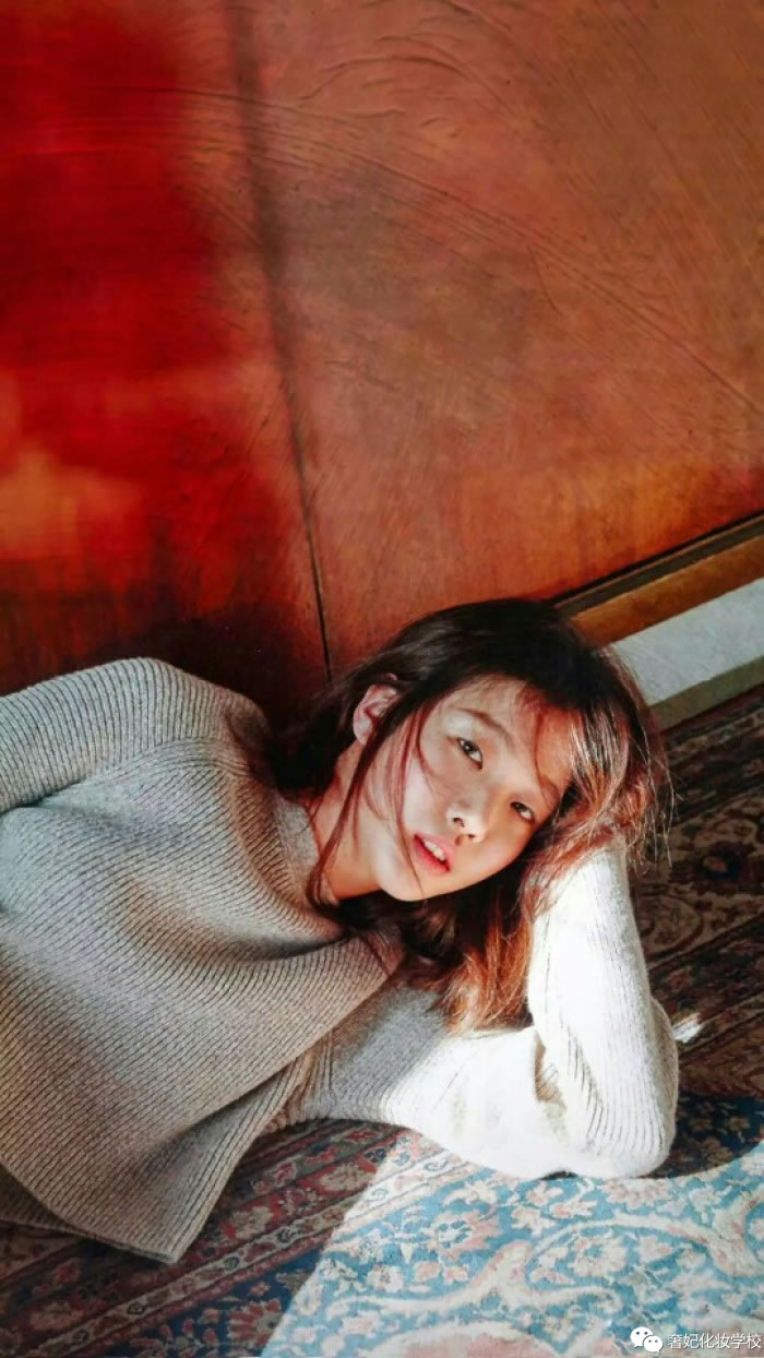 周冬雨单眼皮小眼睛怎么画眼妆,周冬雨单眼皮日常眼妆画法