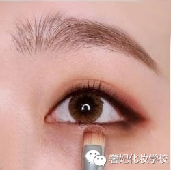 周冬雨单眼皮小眼睛怎么画眼妆,周冬雨单眼皮日常眼妆画法