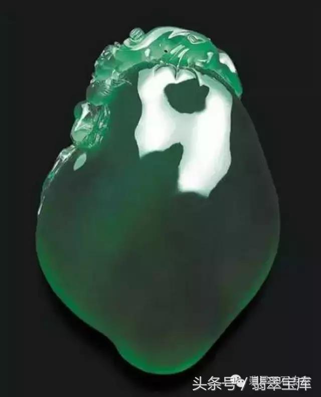清代玻璃种五彩“翡翠”手镯现世,卖一个亿你说过不过分?