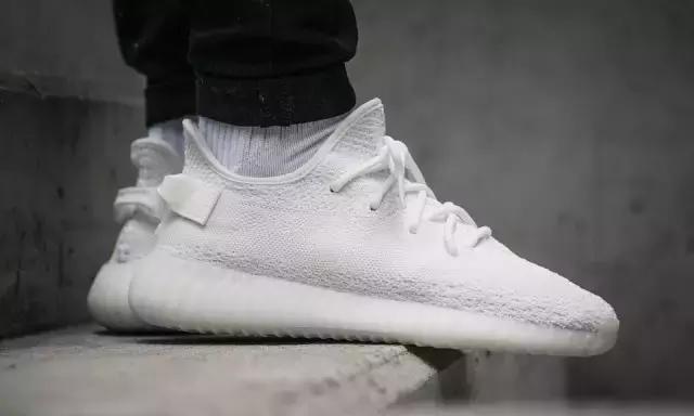 往下看，你脚上缺的就是这么一双运动鞋｜经典+潮流球鞋款式大盘点